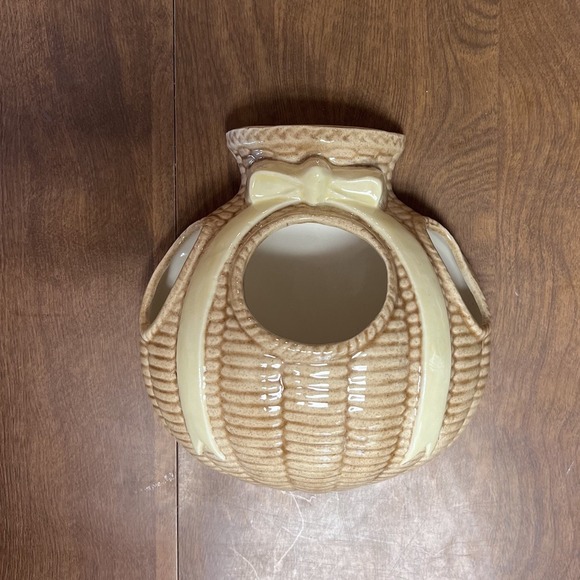 VTG Ceramic Wall Pocket Basket Bow Plants Flowers Cottage Granny Core Farm Decor - Picture 1 of 7